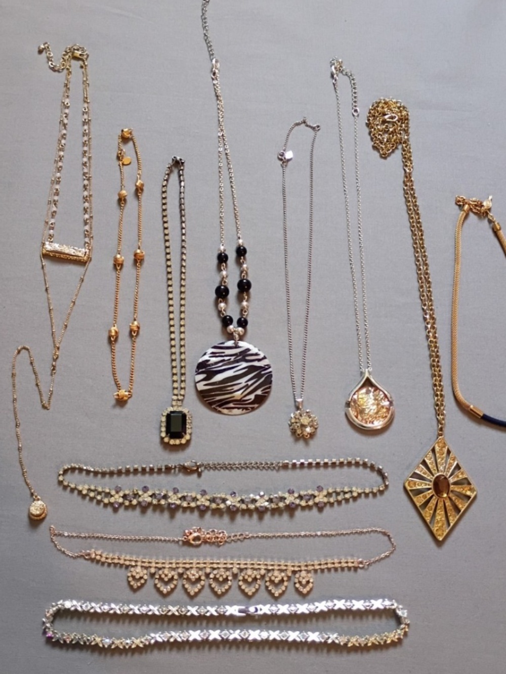 11- Vintage Lot Sunburst Zebra Rhinestones Hearts Faux Onyx Necklaces